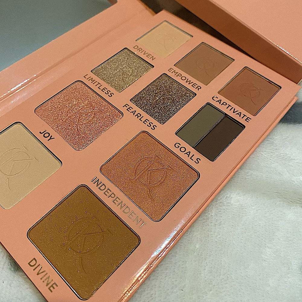 ✨ Glow and Go kit ✨ Eyeshadows, brow powders and face powders